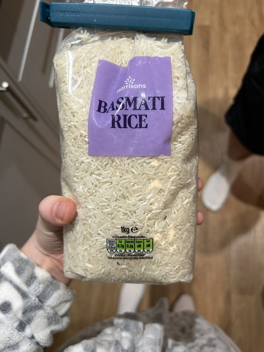 elspethmay_'s tweet photo. not my mum buying basmati rice from @Morrisons and finding alive bugs in the bag😭😭😭🤮 https://t.co/b5Nnkufhlp