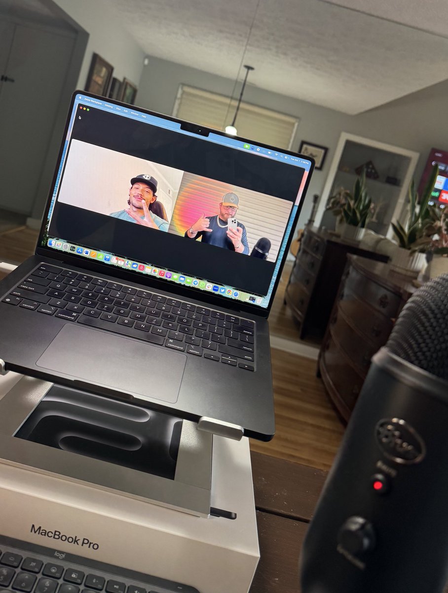 harm_to_table's tweet image. Don’t just talk about it. Be about it.

Spent some time saucing it up w/ @KamIn180 today after meeting in Austin this past weekend. He reached out for some advice and we wasted zero time getting right after it.

Looking forward to more convos like this 🙌

@serialsales