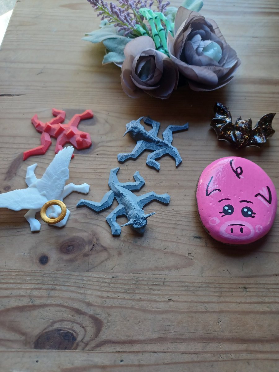 slundberg253's tweet photo. My fun morning finds! Thank you @CrazyLittleFam
@ACrazyFamilyMan
@monstermnky
Shalane and mystery piggy painter! Such a fun morning!! ❤️🥳🎉🦎🐷👻
#scatterjoy https://t.co/fTQzvEiRiW