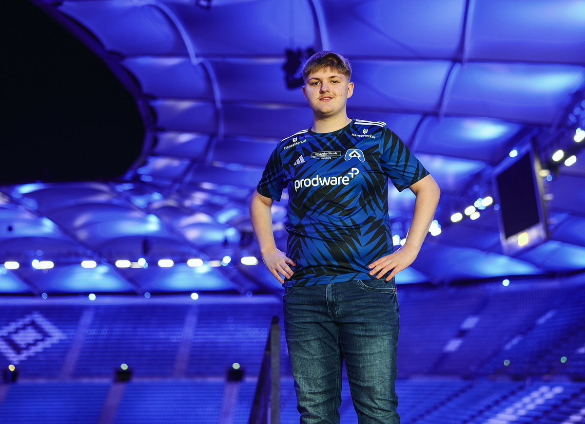 Endlich ist es soweit! erneut darf ich euch mitteilen das ich um ein weiteres Jahr Teil des <a href="/hsvesports/">HSV eSports</a> Team bin. Auf eine Erfolgreiche Saison!🔷

#HSVeSports #eRothosen #eZwote #nurderHSV

____________
<a href="/this_is_friday/">Friday</a> <a href="/hsv_ev/">HSV e.V.</a>