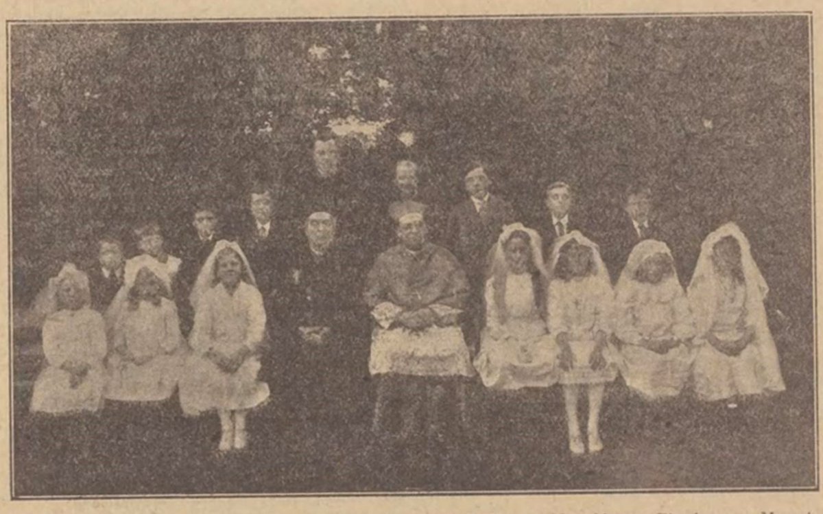 Back in 2019 we published a chapter about #BelgianRefugees in Holywell, Flintshire. But it pays to keep reviewing our research as we've now found a photo of the confirmation of 14 Belgian children in the town. Names and details of the event are here: refugeesinrhyl.wordpress.com/holywell/
