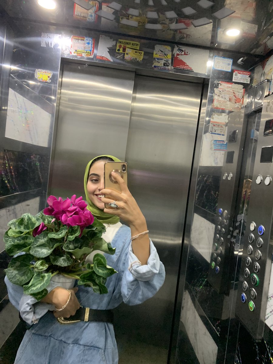 Kevser_Crdk's tweet photo. Koparılmış değil saksıda, öldürülmeyen yaşatılan 💐🤍 https://t.co/Qk9yXDy0Jh