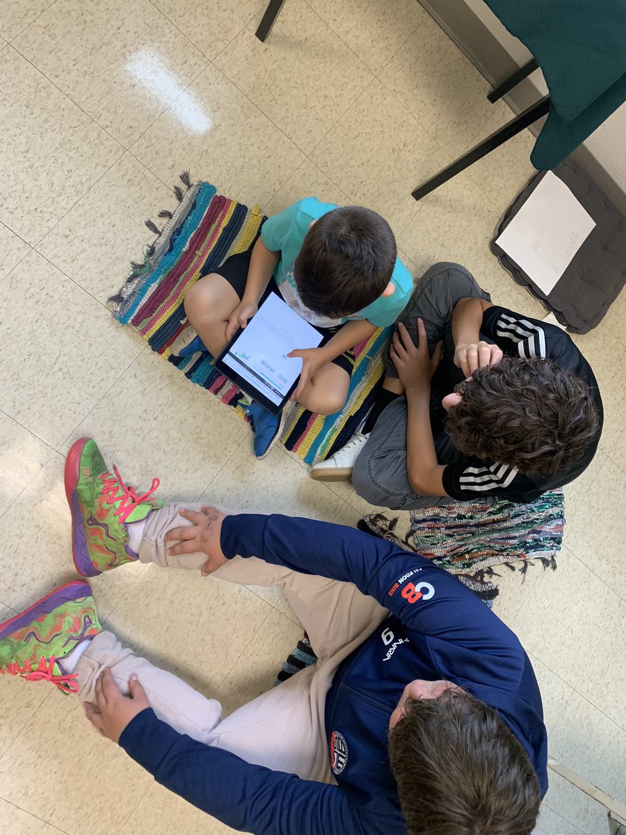 Our Gr. 6/7 students were so excited to meet and get to know our Grade 1/2 buddies today in <a href="/MrsJenKennett/">Jennifer Kennett</a> class. <a href="/MrsMoscosoHF/">Andrea Moscoso</a> <a href="/HOFAM_DPCDSB/">Holy Family DPCDSB</a>