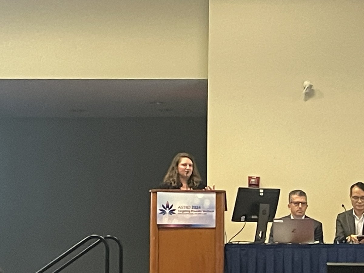 ChelseaPinnix's tweet image. Our @MDAndersonNews PGY4 resident @StephDudzinski presents study evaluating genomic&amp;amp;path features a/w outcome for SLN+ melanoma pts. No assoc btwn dz outcomes &amp;amp;TERT/ATRX or BRAF mutations but adverse path features=badness.Clinical trial ongoing.Fantastic work! #ASTRO24 @ashleighg