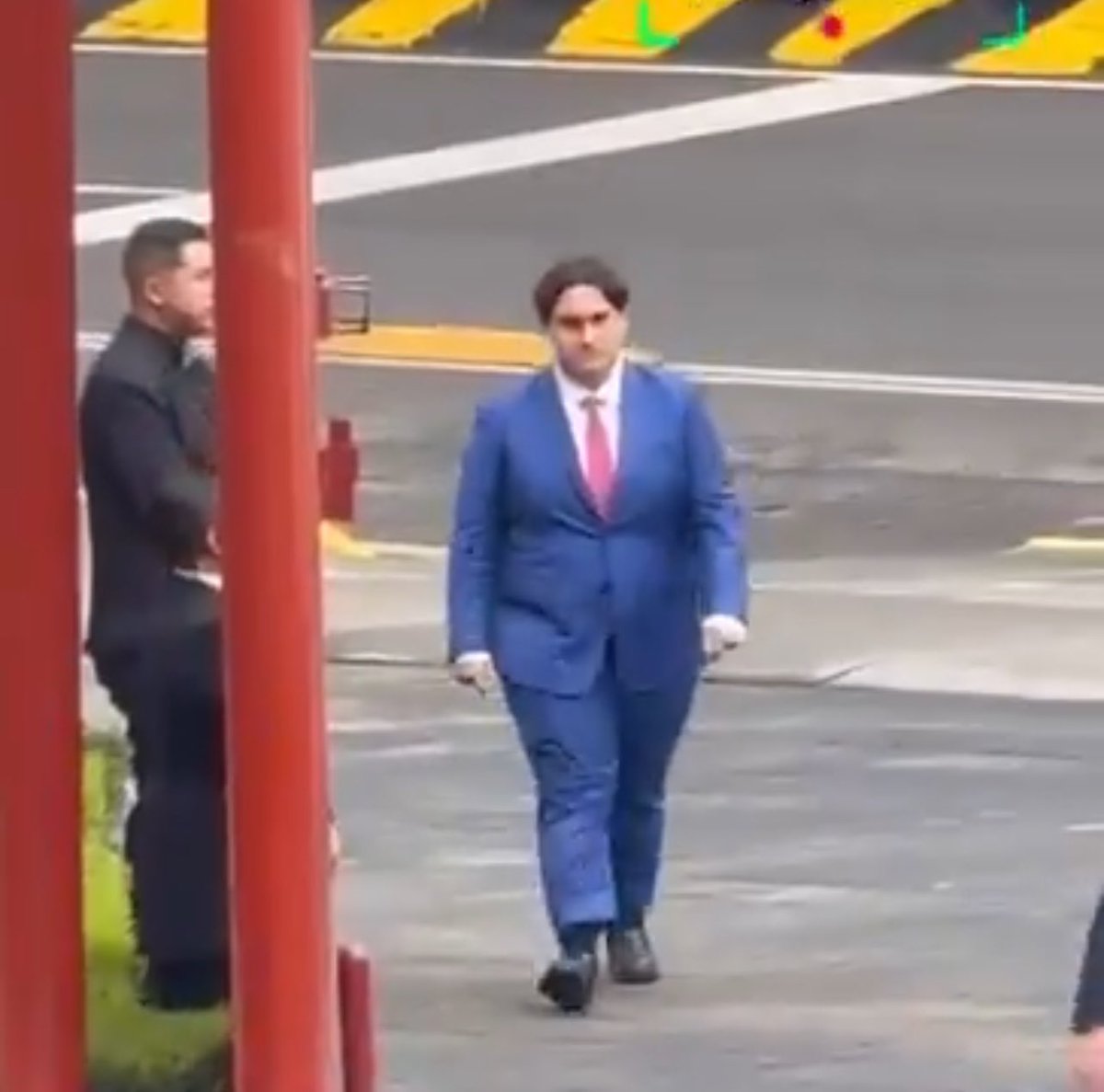 Hombres. ¿Qué les impide lucir como su alteza el príncipe azul de la 4t?