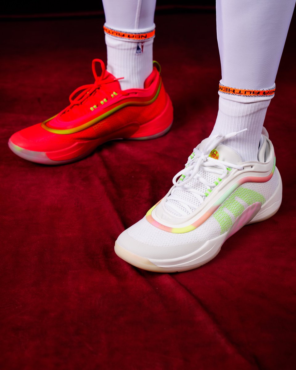 LegionHoops's tweet photo. Donovan Mitchell debuted his D.O.N. Issue #6 “Haribo” colorway yesterday at Media Day

👀🔥 (via @adidasHoops) https://t.co/dTNlWZCWm7