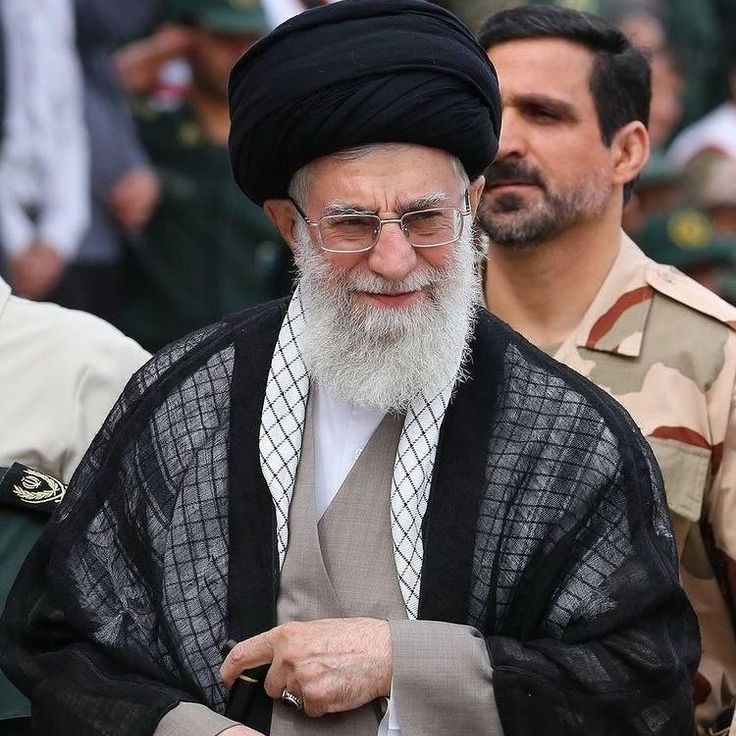 GlobeEyeNews's tweet photo. Iran's Supreme Leader Khamenei:

God's help and victory are near. https://t.co/LXJdxjwXye