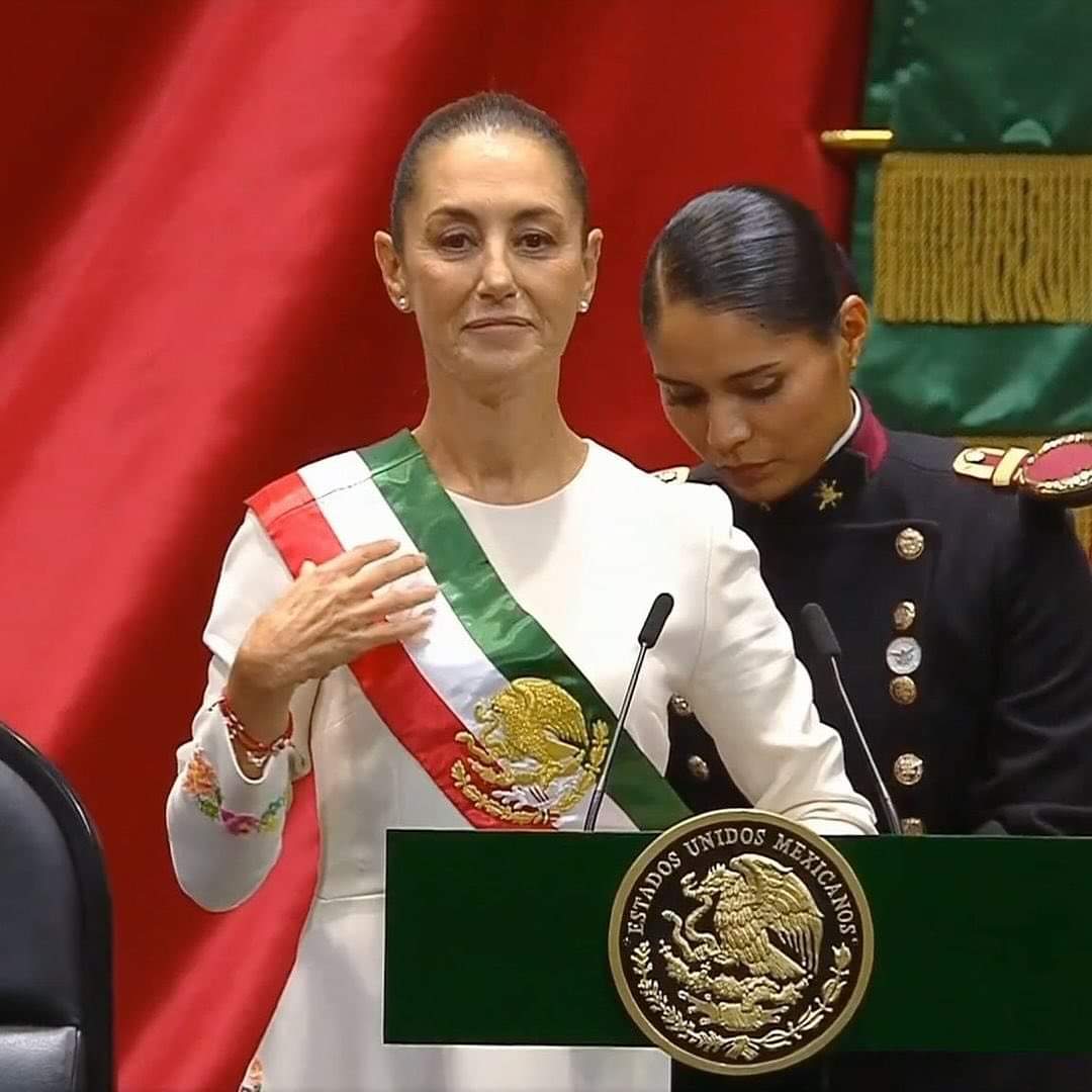 dulcesanchez10's tweet photo. Después de toda una lucha incansable y erradicar prejuicios,hoy se logra cambiar la historia de un país que a 214 años de su independencia tiene a la primera mujer al frente de una nación.Independientemente de los colores políticos, el avance es significativo en nuestra sociedad. https://t.co/vWy27aJ4nv