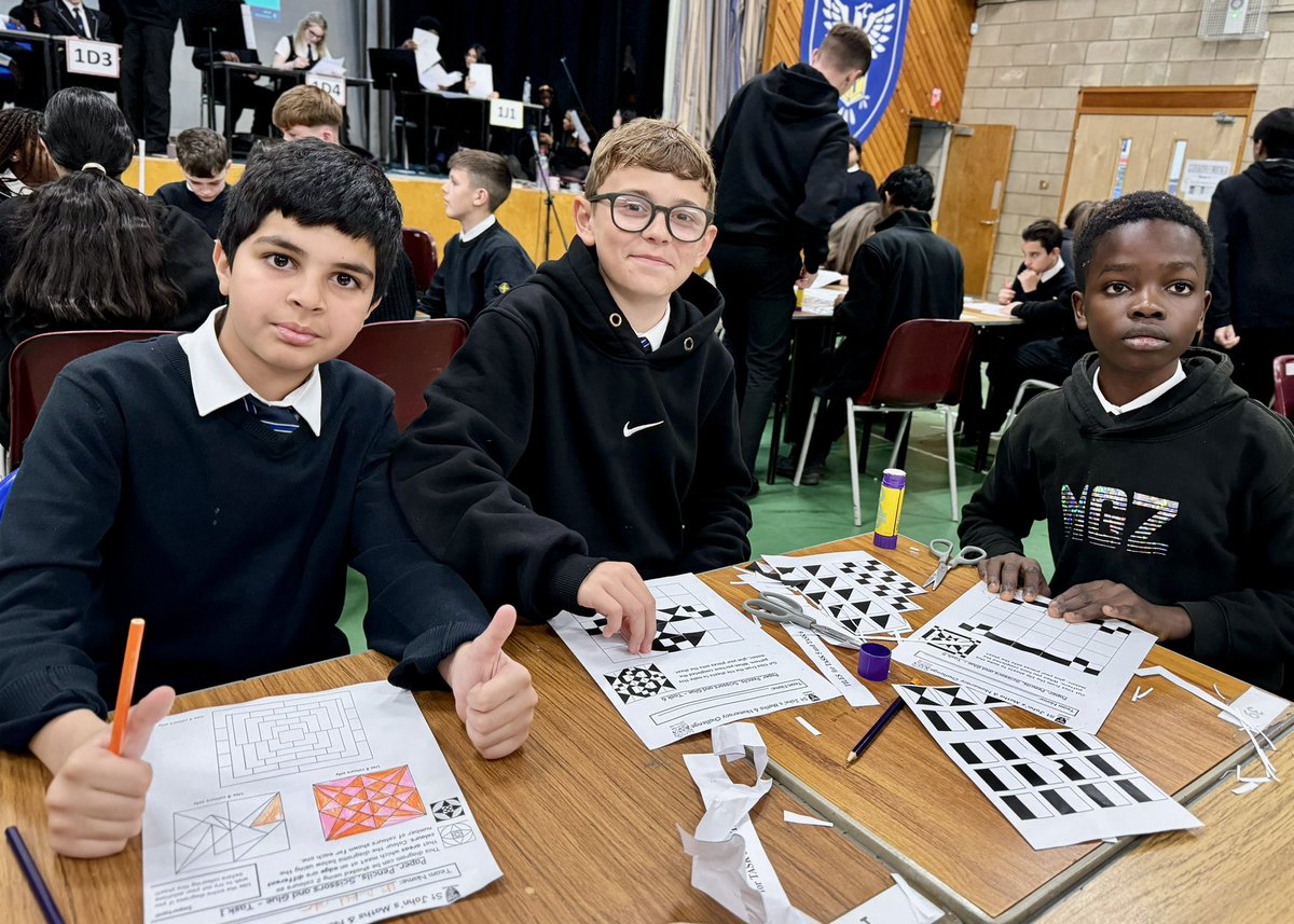 stjohnsmaths's tweet image. Today’s S1 Maths &amp;amp; Numeracy Challenge with 1D1, 1D3, 1D4 and 1J1. 
Day 2 photos part 2 😊
#TerrificTeamwork 
#FunChallenges
#NumeracyAcrossLearning
#MathsWeekScotland
@StJohnsOfficial
