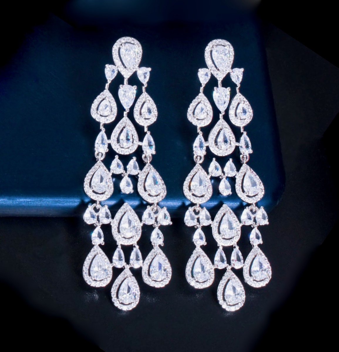 AdorabySimona's tweet photo. Add a touch of luxury to your #wedding day with this unique pair of #earrings! 
Available here: https://t.co/N6yzXpfHKm
.
.
.
#2024weddingtrends #bridal #bridaljewelry #weddingjewelry #bridalearrings #adorabysimona https://t.co/oCnHwlii24