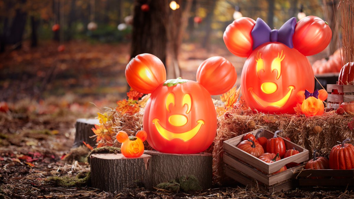 DisneyParks's tweet photo. Home sweet haunted home. 👻 🏡 Shop new Disney Halloween decor and more: https://t.co/HdNYXd2eF8 https://t.co/7oNrdoQ9uu