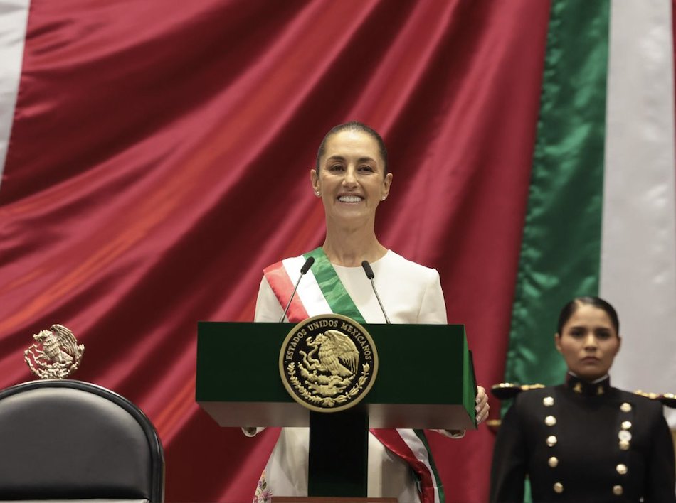 Estrenando mes!
Estrenando presidenta!
#ClaudiaPrimeraPresidenta
#AmorConAmorSePaga 
#ClaudiaesPatria