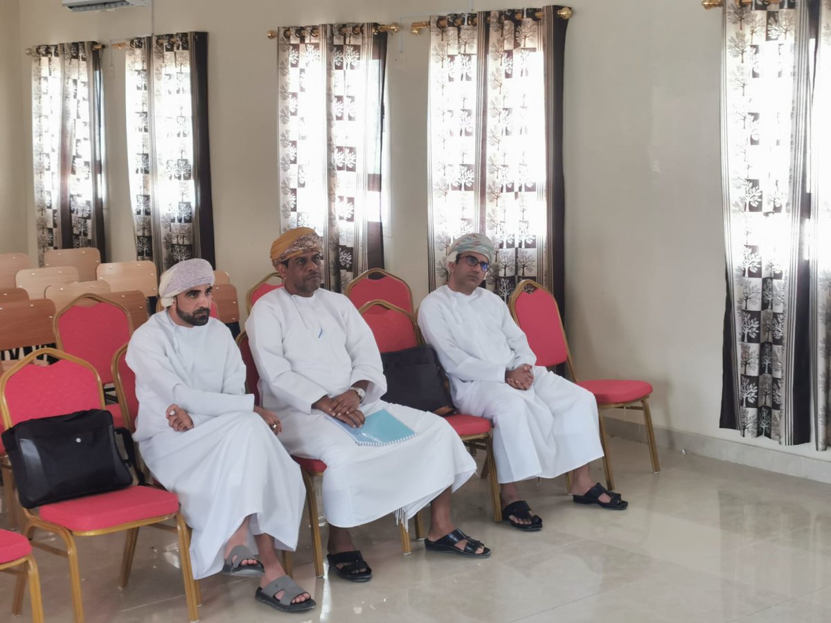 ضمن مبادرة التعلم الالكتروني لمعلمي مدرسة الحسين بن علي قدم الأستاذ معلم اول رياضيات بدر المرزوقي ورقة عمل بعنوان التحضير الالكتروني ببرنامج chat gpt