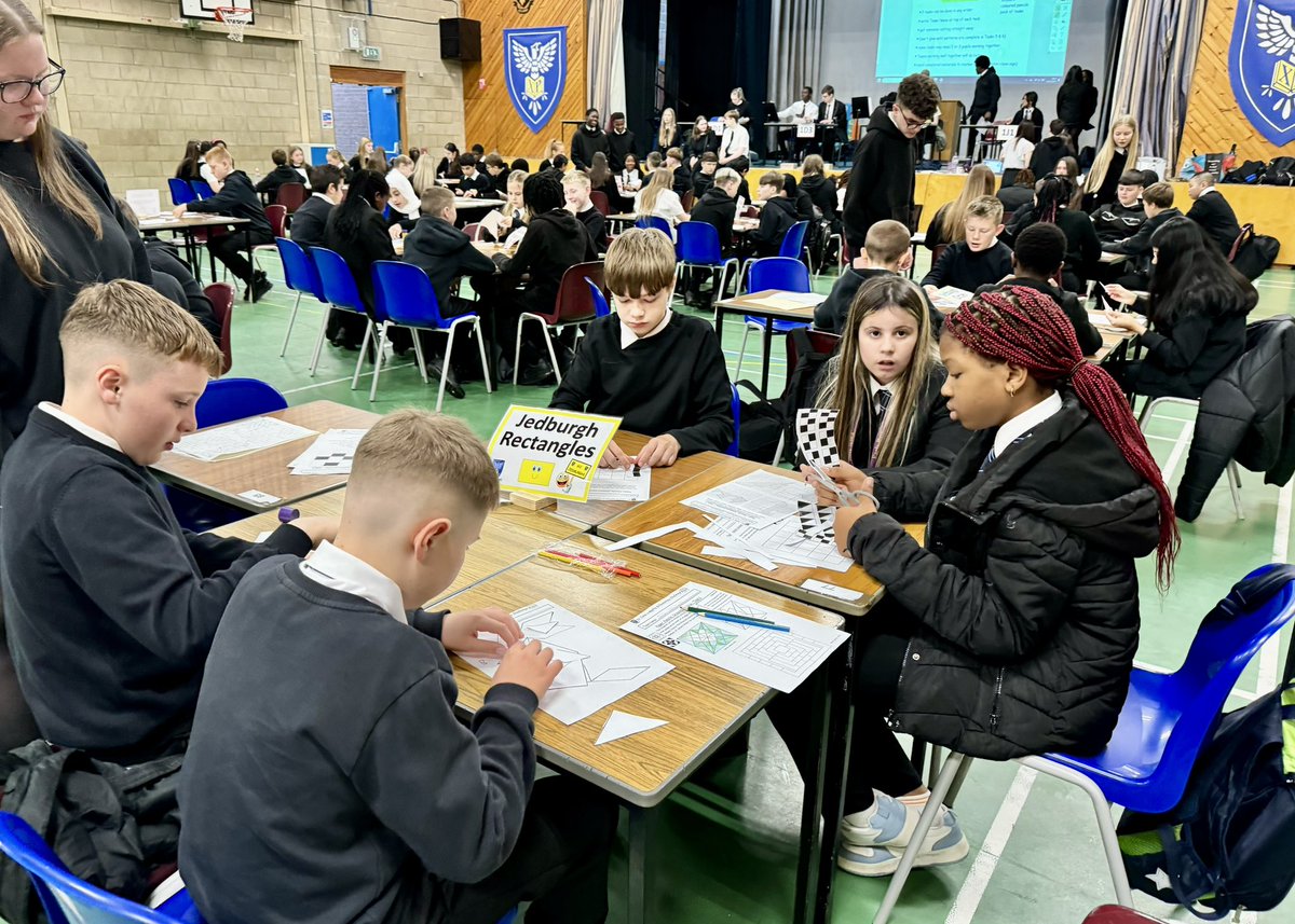 stjohnsmaths's tweet image. Today’s S1 Maths &amp;amp; Numeracy Challenge with 1D1, 1D3, 1D4 and 1J1. 
Day 2 photos part 1. 😊
#TerrificTeamwork 
#FunChallenges
#NumeracyAcrossLearning
#MathsWeekScotland
@StJohnsOfficial