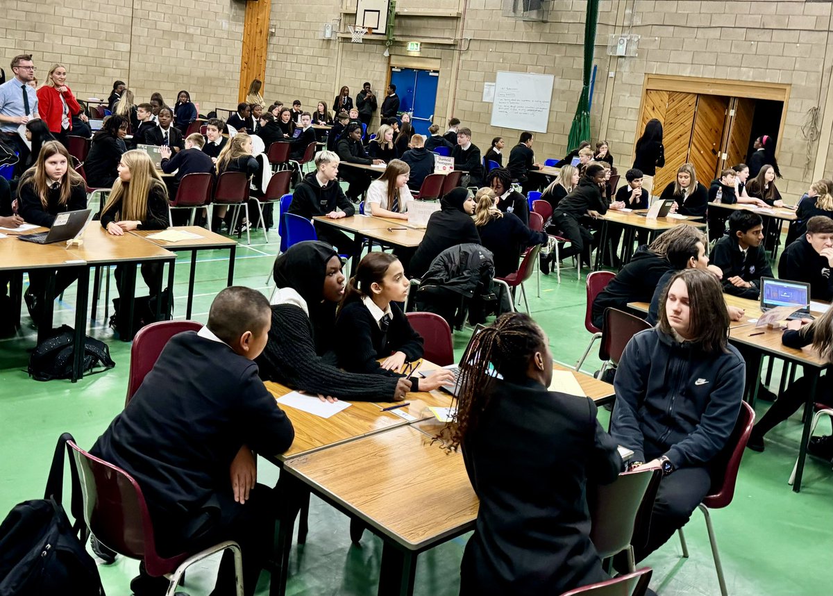 stjohnsmaths's tweet image. Today’s S1 Maths &amp;amp; Numeracy Challenge with 1D1, 1D3, 1D4 and 1J1. 
Day 2 photos part 3 😊
#TerrificTeamwork 
#FunChallenges
#NumeracyAcrossLearning
#MathsWeekScotland
@StJohnsOfficial