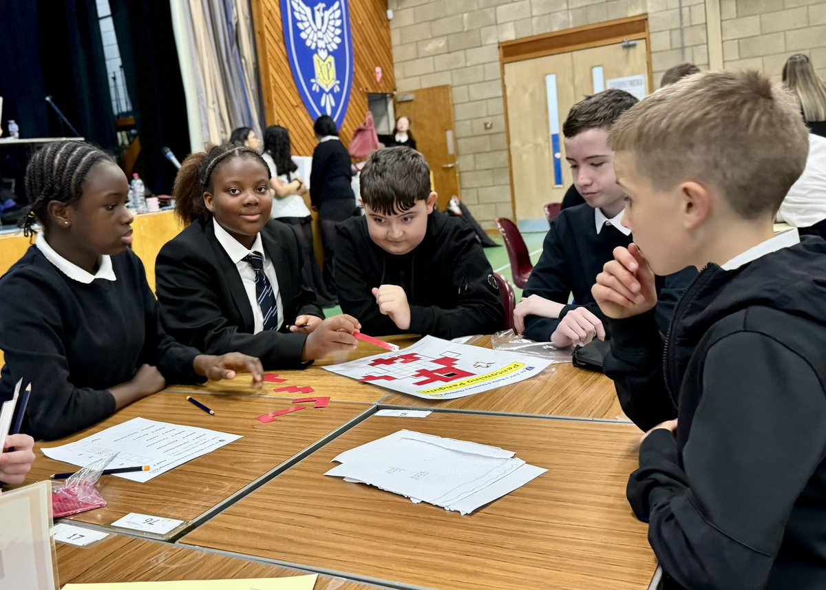 stjohnsmaths's tweet image. Today’s S1 Maths &amp;amp; Numeracy Challenge with 1D1, 1D3, 1D4 and 1J1. 
Day 2 photos part 5😊
#TerrificTeamwork 
#FunChallenges
#NumeracyAcrossLearning
#MathsWeekScotland
#PositiveEvaluations
@StJohnsOfficial