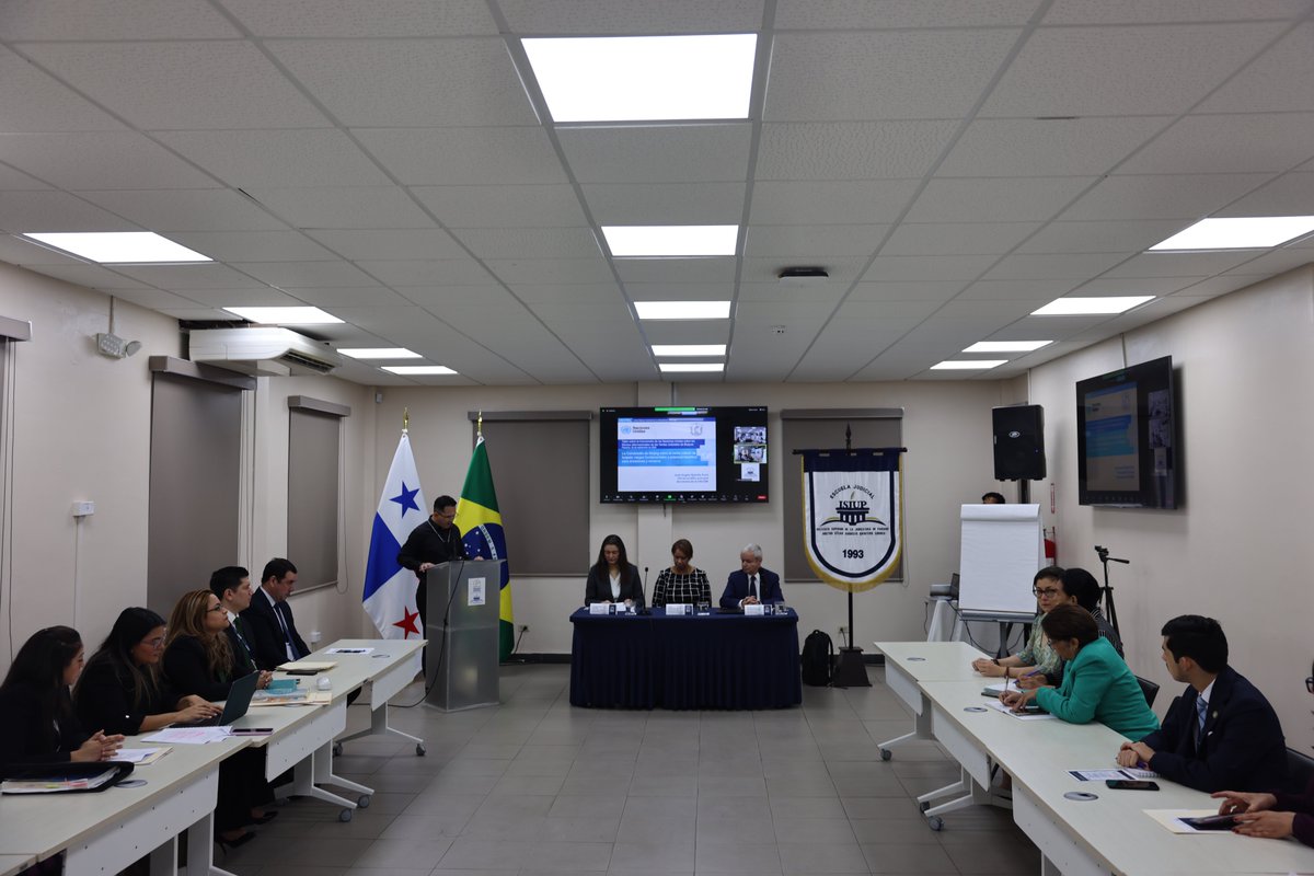 isjuppanama's tweet photo. La actividad comenzó con las palabras de la honorable Xenia Solís, Directora Encargada de Relaciones Económicas Internacionales del Ministerio de Relaciones Exteriores 🇵🇦, seguida de intervenciones del honorable José Angelo Estrella Faria, Oficial Jurídico Superior de la CNUDMI. https://t.co/Q3Vw4nUIrd