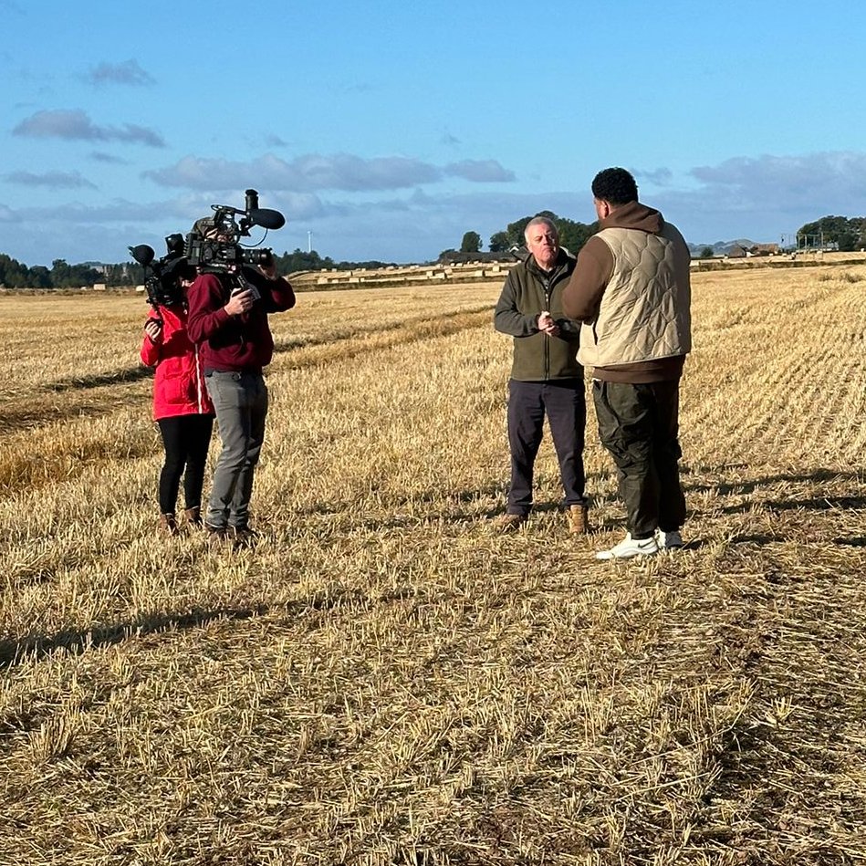 SoilEssentials's tweet photo. Who's getting the big news about our potato plight in #Scotland from Jim, our MD at SoilEssentials?... tune-in TONIGHT to The One Show, BBC ONE at 7pm.
@jameshuttoninst
@ScotAgCoop
@SRUC
#BioSS #SASA #pcnactionscotland
@BBCOne
@BBCTheOneShow
#bigzuu https://t.co/u7MQ3i0kko