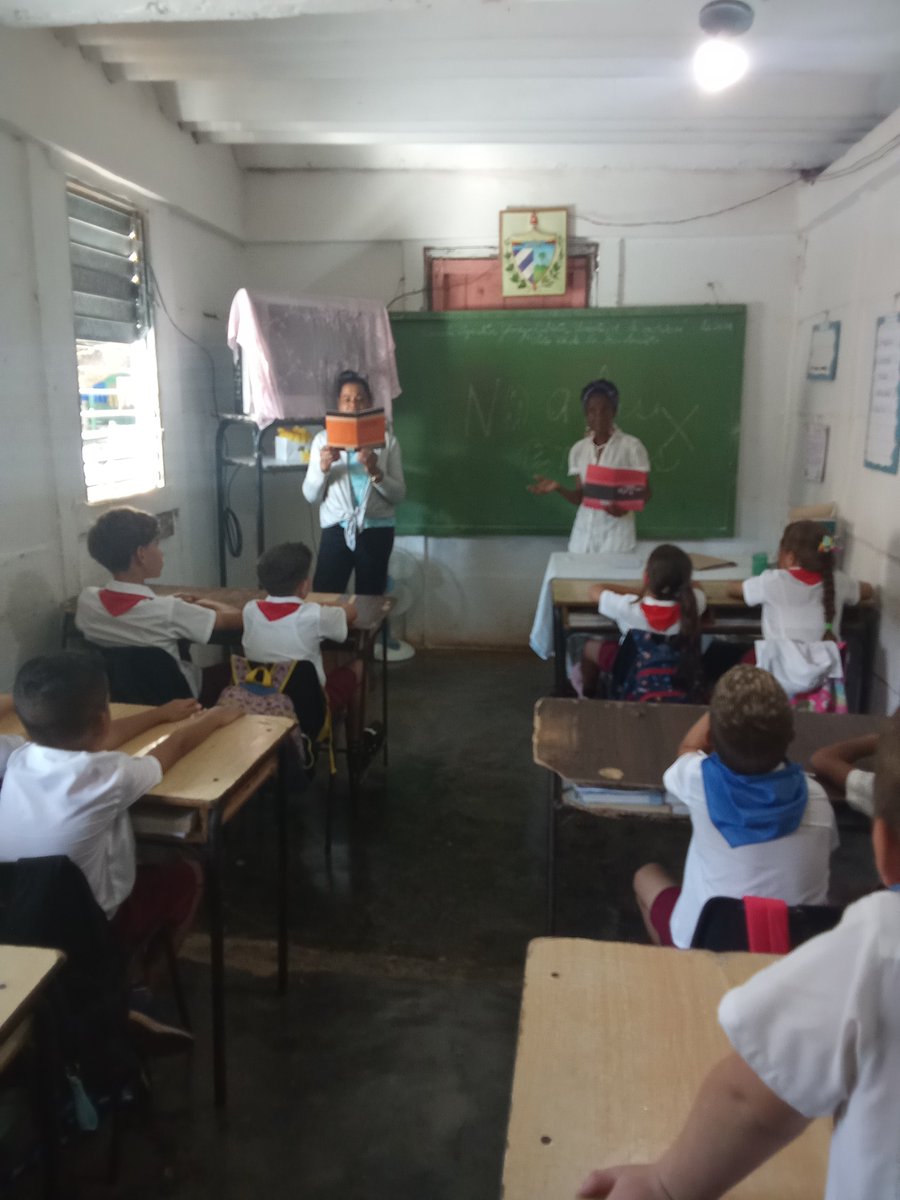 Docentes y estudiantes de las escuelas de la Zona Rural realizan charla educativa sobre los daños que ocasionan el consumo de las drogas.
No a las drogas,si a la vida.
<a href="/CubaMined/">MINED</a> @EducacionVillaClara @EducacionQuemadoDeGuines@SaezCoralia <a href="/SaerySerrano/">Saery Serrano</a> @Yamilet500