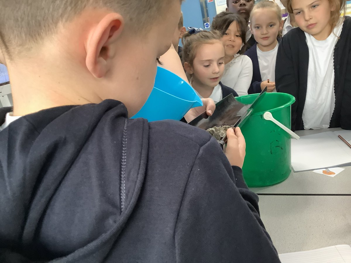 MRPAyear3a's tweet photo. Modelling erosion #MRPALearning #MRPAScience https://t.co/Yyw2XeyKXR