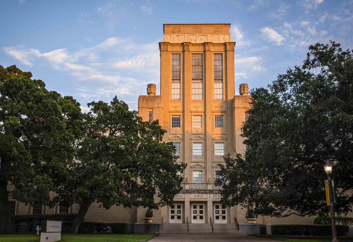 RonAJohnson's tweet photo. It's October 1st. One month left to apply for the Assistant to Associate Professor, Tenure-Track, History of Early America position at @BaylorHistory.
https://t.co/8A5jxKFEPg https://t.co/qvGcExpLnR