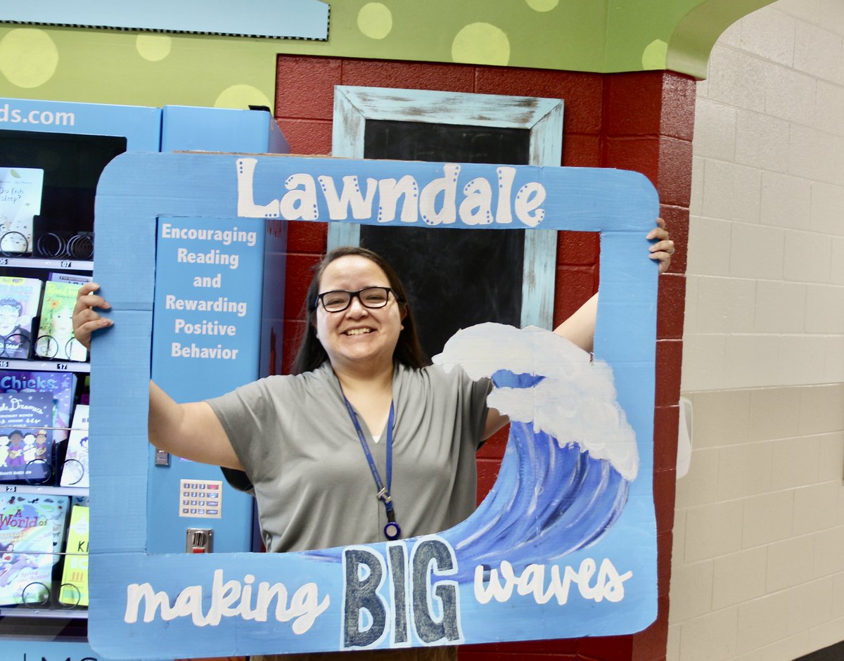 Lawndale_TPSD's tweet photo. Congratulations Dr. Bailey and Ms. Hooper for being the winners of our Perfect Attendance drawing for the month of September! #tpsd #MakingBigWavesπ https://t.co/dSZKpIR8Os