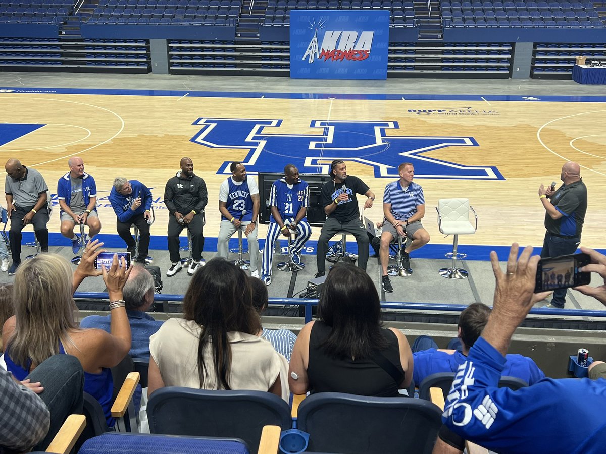 ArmandoBarry6's tweet image. Connecting & learning from the Bluegrass’ best in the biz at the KBA Broadcasters Conference was great.
I’m honored to share I finished as the runner-up for the Sportscaster of the Year just one year into my dream career!
Much more to come…..👀
@WYMT @SportsOT