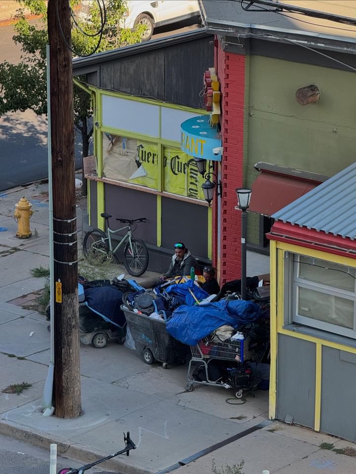 dobetterdnvr's tweet photo. 7th & Grant. Hey @denverpolice check out this growing camp / bike chop-shop! @mikejohnstonco @GovofCO #denver #caphill https://t.co/FnFpOOE1js
