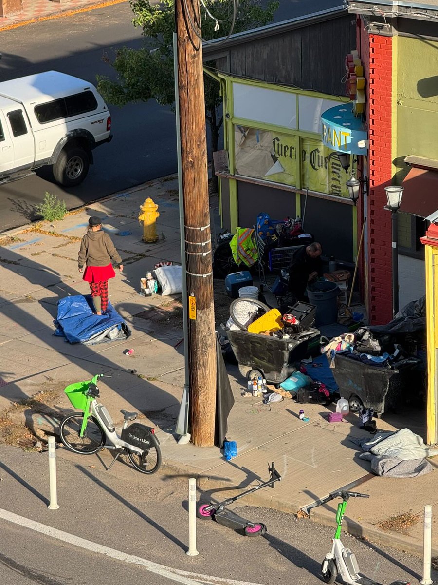dobetterdnvr's tweet photo. 7th & Grant. Hey @denverpolice check out this growing camp / bike chop-shop! @mikejohnstonco @GovofCO #denver #caphill https://t.co/FnFpOOE1js