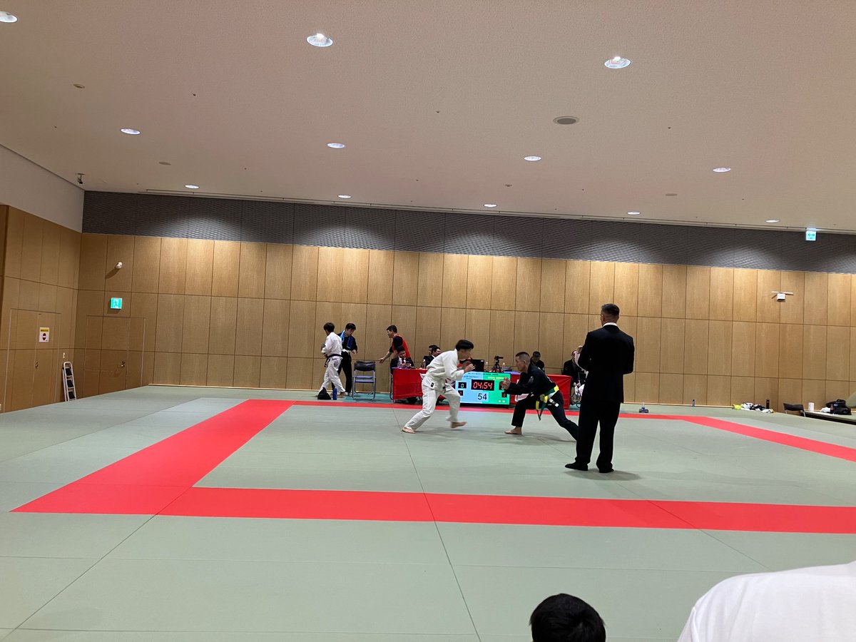 takuma410's tweet photo. 友人が初めて大会に出場するとのことで応援で、#柔術、の大会を観に行ってきました。柔術については、#MMA、を観るようになってから少しに関心を持っていました。挑戦する姿はかっこいいです。#ブラジリアン柔術　#格闘技　#範馬刃牙　#ケンガンアシュラ https://t.co/QsGldnSIQF