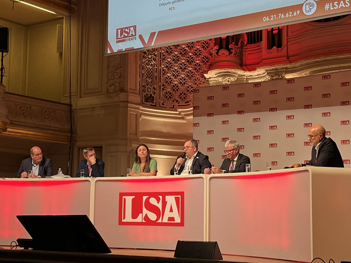 LSA Commerce & Conso (@lsaconsommation) on Twitter photo Alors que Layla Rahhou, déléguée générale de <a href="/FCDfrance/">Fédération du Commerce et de la Distribution</a> appelle à une réforme d’Egalim et à « la suppression de l’Option 3 », Jean-François Loiseau, président d’<a href="/ANIA_FRANCE/">ANIA</a>, demande à ce qu’elle soit « correctement appliquée ». « On est dans des métiers de pauvres », rappelle Alors que Layla Rahhou, déléguée générale de <a href="/FCDfrance/">Fédération du Commerce et de la Distribution</a> appelle à une réforme d’Egalim et à « la suppression de l’Option 3 », Jean-François Loiseau, président d’<a href="/ANIA_FRANCE/">ANIA</a>, demande à ce qu’elle soit « correctement appliquée ». « On est dans des métiers de pauvres », rappelle
