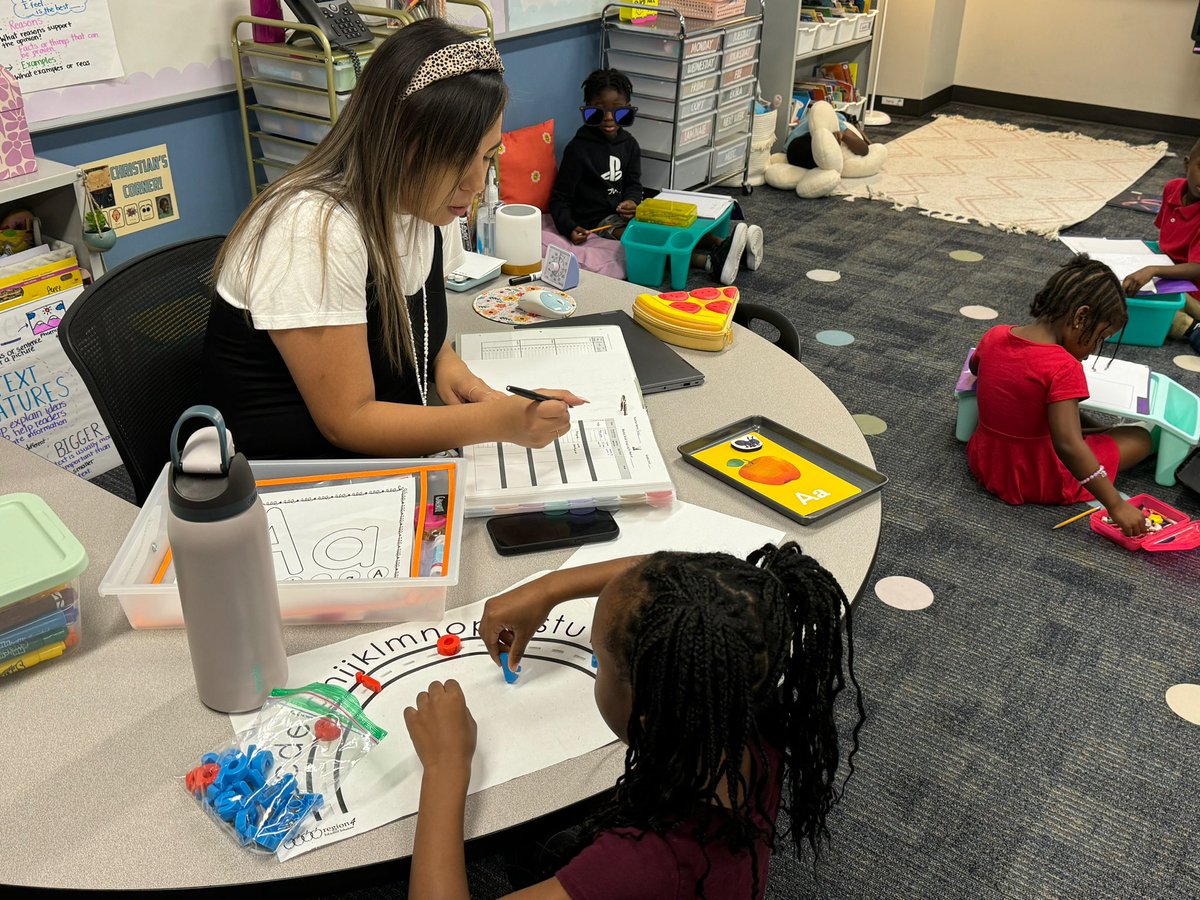 Eva Perales tweet media