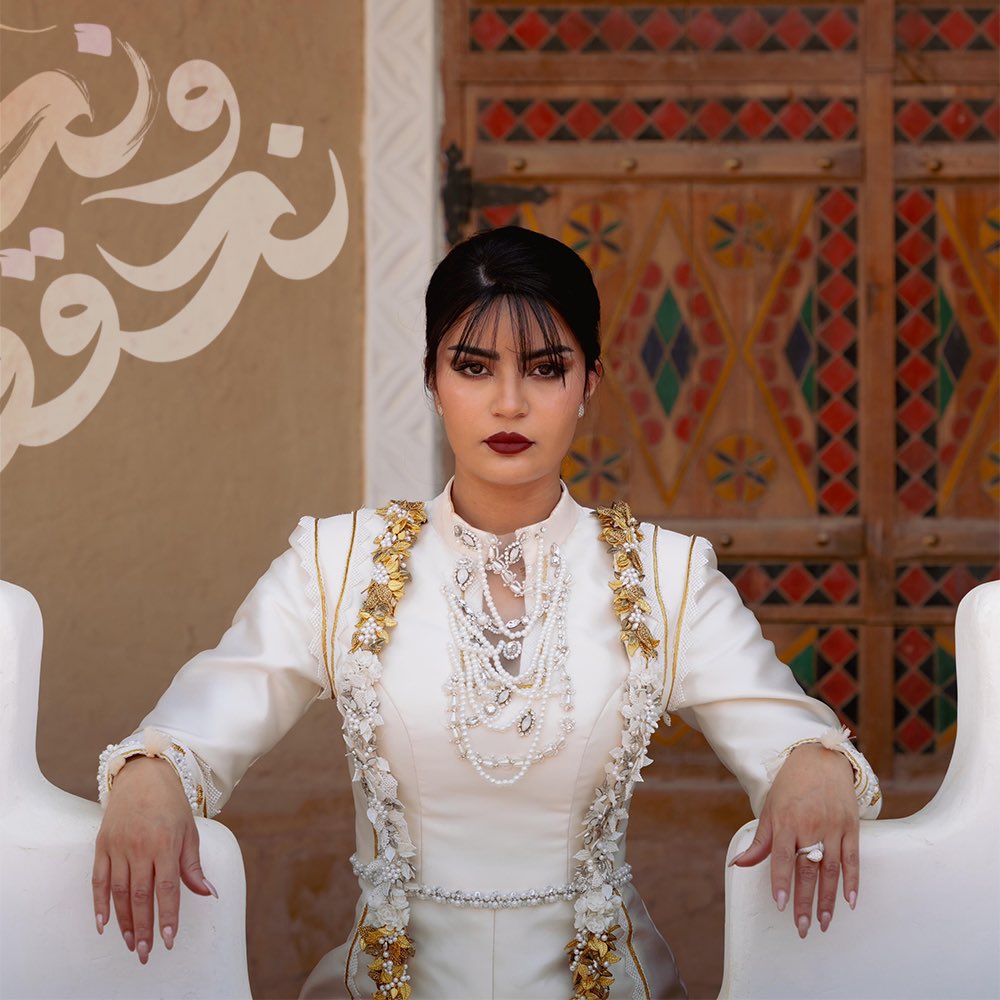 AltwaimSara's tweet photo. من ثرى أرضي سلام
 صافحت كف الغمام 
عاندت كل مستحيل 
وما يشابهها مثيل 
علّمتنا كيف نحلم
 دون ما حتى ننام 

To glory and highness always, my country 🇸🇦

@nojoud_alrumaihi 
@milaalzahrani 

#سارة_التويم #الرياض #اليوم_الوطني_السعودي #نحلم_ونحقق 
#fashion #dress #sara_altwaim https://t.co/q3qinyFkV9