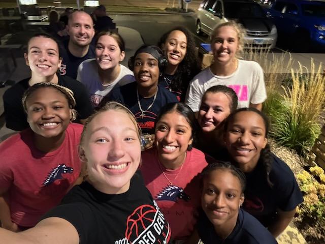 Celebrated our fall workout season last night with some Culver's! 1st official practice already in the books, 6am! Who can possibly have it better than us at Sandburg?! Nobody! #10ToesIn #ChargeUp