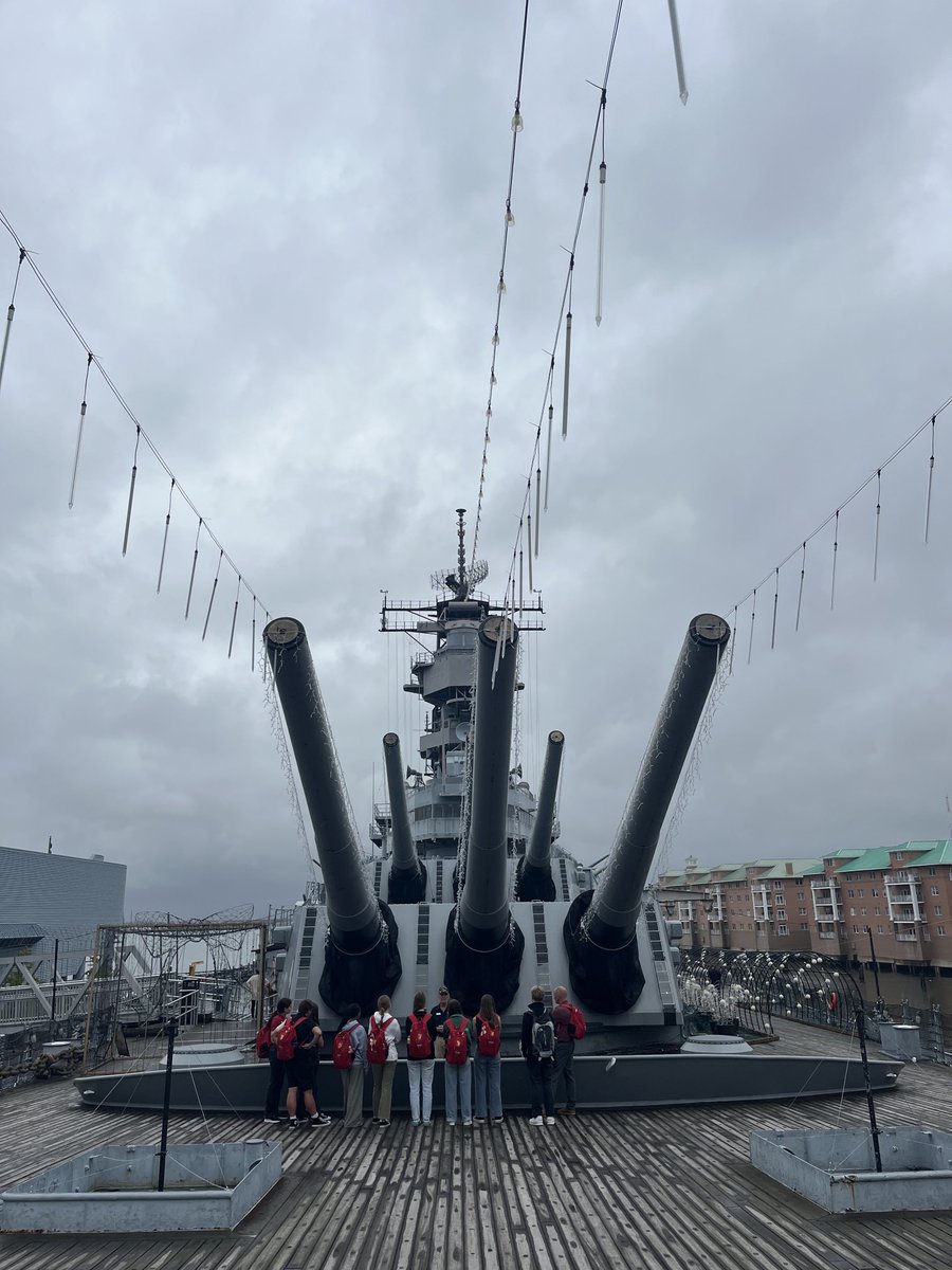 willyflu's tweet photo. Our Stellenbosch friends tour the battleship Wisconsin https://t.co/qFGvHICwPl