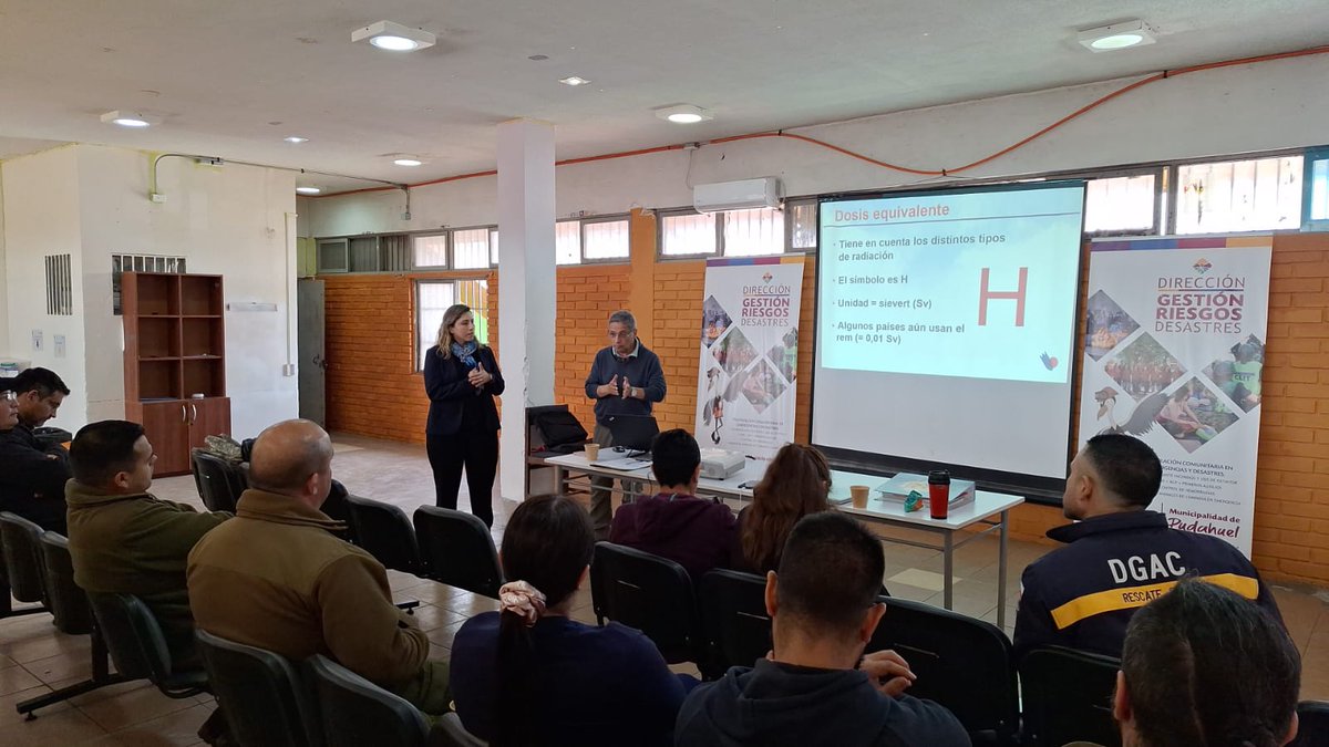 Profesionales de nuestra Unidad de Protección Radiológica Ocupacional entrena a primeros respondedores(as) para actuar en emergencias que involucren materiales radiactivos y nucleares.

La actividad se realiza en <a href="/PudahuelGRD/">Gestión de Riesgo de Desastres I. M. Pudahuel</a>, en el marco de acuerdo colaborativo con <a href="/impudahuel/">Municipalidad de Pudahuel #UnidosPorElBuenVivir</a>.