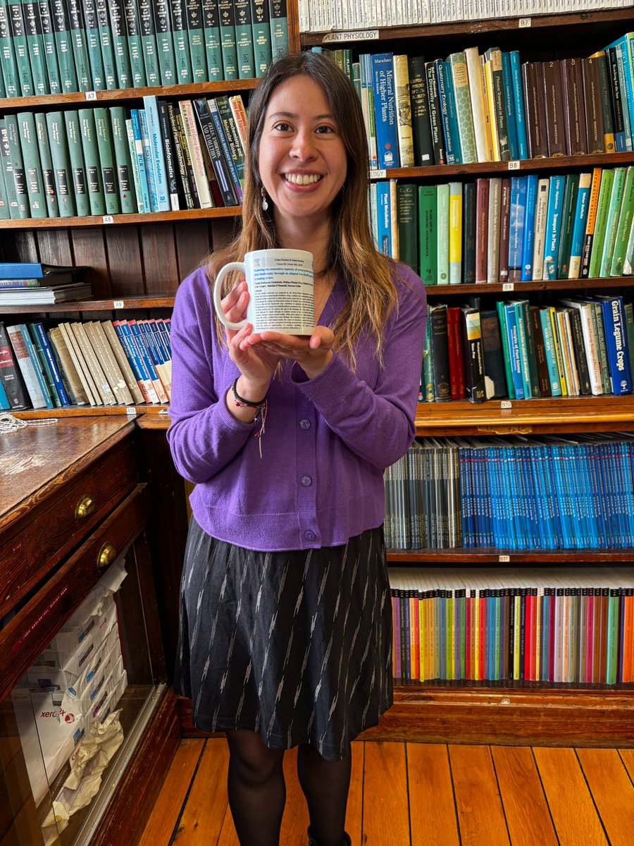 Congratulations Nati! 
A new 'tradition' in <a href="/TCD_NatSci/">School of Natural Sciences, Trinity College Dublin</a> Dept. of Botany - for the first paper that a PhD candidate gets published they receive the title page on a mug! 
#TrinityResearch #onehealth #novelecosystems #ERCCoG
sciencedirect.com/science/articl…