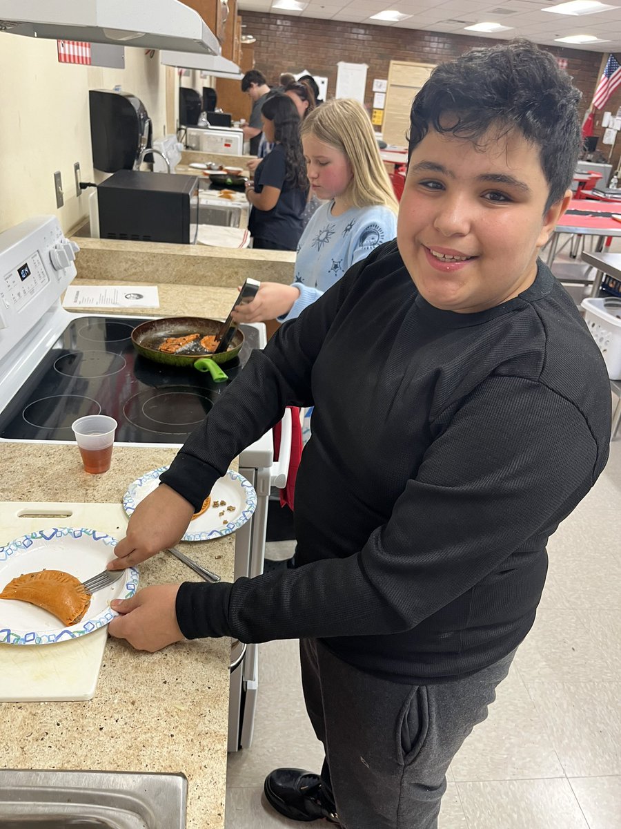 Mr. Lopez tweet media