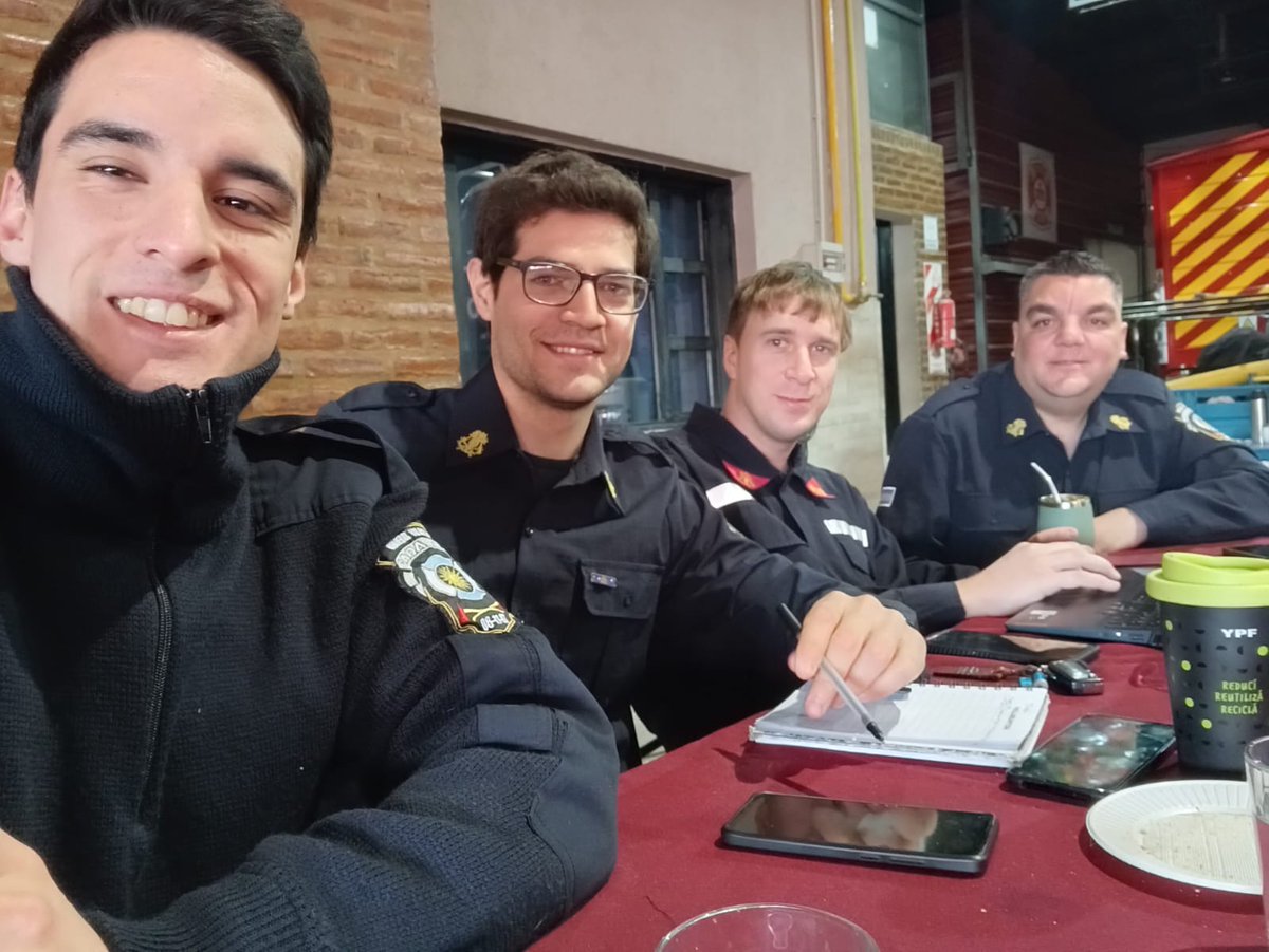 BomberosRTilly's tweet photo. Durante los días 27, 28 y 29 de septiembre, integrantes de nuestro Cuerpo Activo participaron del curso "CFBT nivel I, Ventilación Táctica: entrenamiento en Comportamiento y Extinción de incendios en recintos interiores" dictado en las ciudades de Trelew y Rawson, https://t.co/L31sBgwRm1
