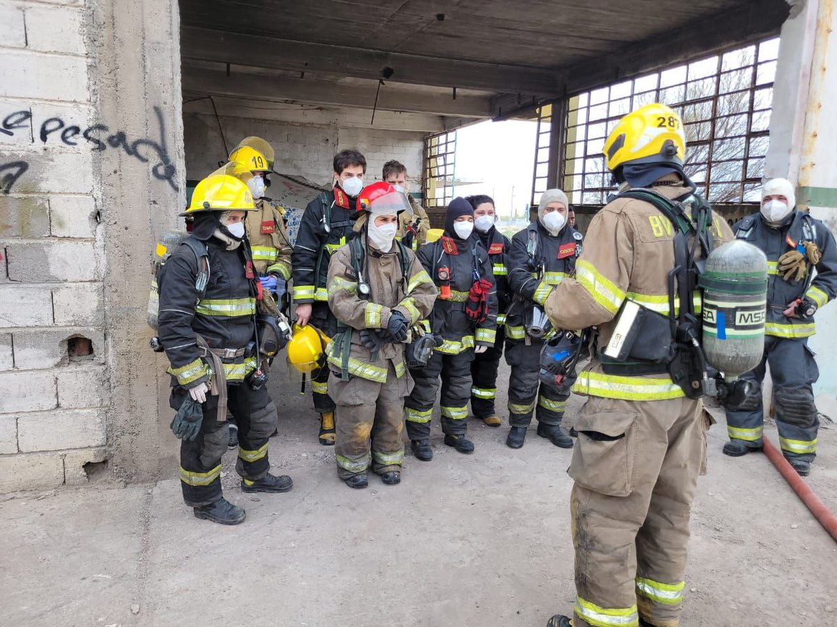 BomberosRTilly's tweet photo. Durante los días 27, 28 y 29 de septiembre, integrantes de nuestro Cuerpo Activo participaron del curso "CFBT nivel I, Ventilación Táctica: entrenamiento en Comportamiento y Extinción de incendios en recintos interiores" dictado en las ciudades de Trelew y Rawson, https://t.co/L31sBgwRm1