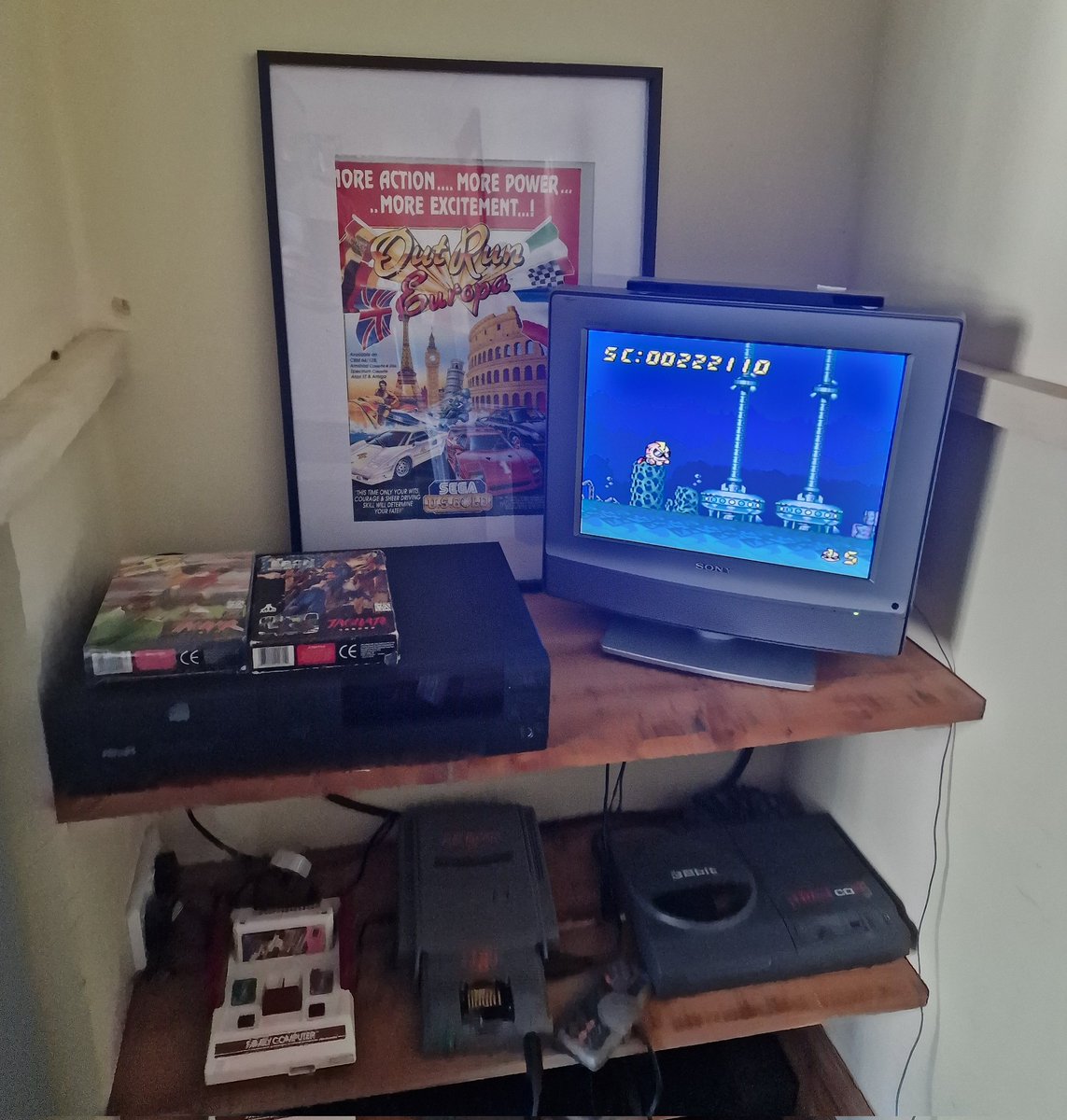 GamersPardise's tweet image. Temp setup, til get some proper shelving up and made spacd for the arcade machine to go in

#GamersUnite #RETROGAMING #gamesroom