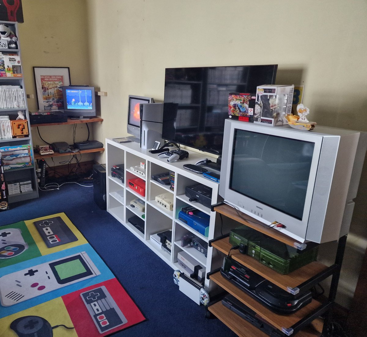 GamersPardise's tweet image. Temp setup, til get some proper shelving up and made spacd for the arcade machine to go in

#GamersUnite #RETROGAMING #gamesroom