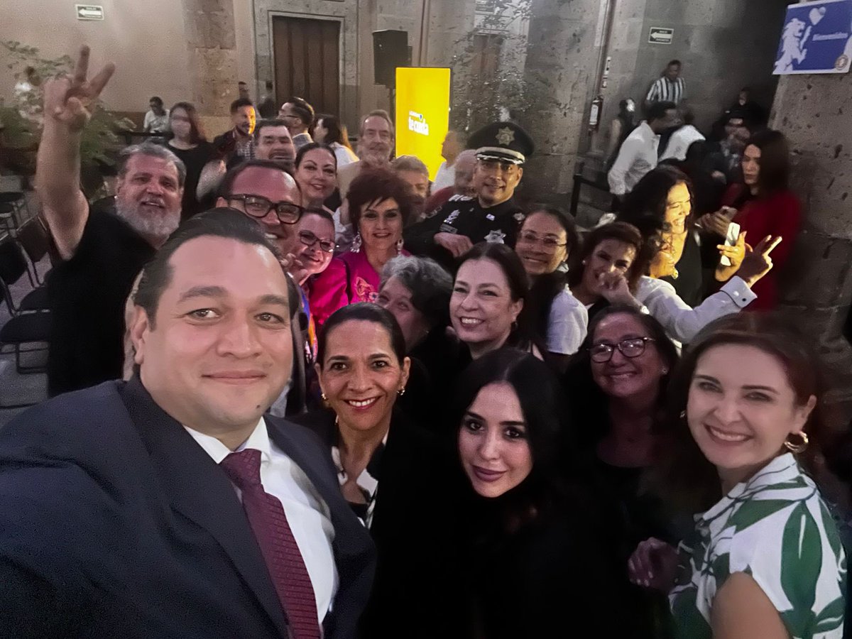 ezorrero's tweet photo. @VeroDelgadilloG sin lugar a duda hay muchos retos por vencer, pero estas preparada para resolverlos, cuenta con mi apoyo https://t.co/NiNWOq0peV