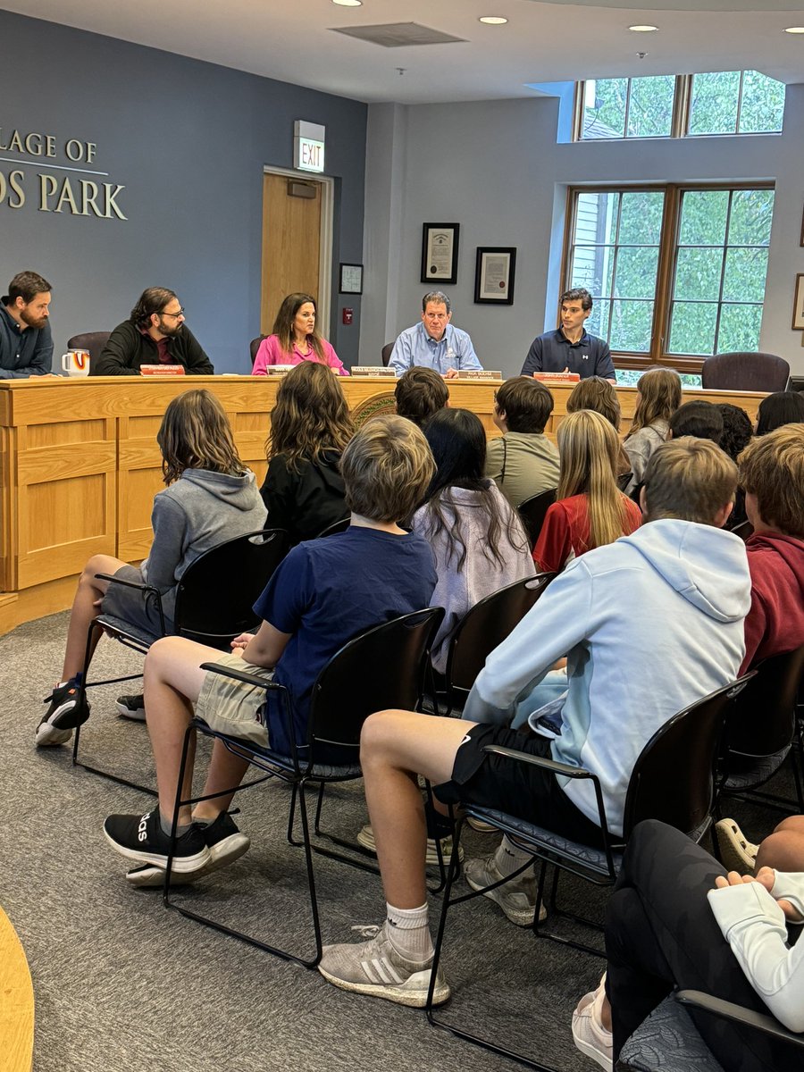 katrinksmcd's tweet photo. Starting off our day with @PalosPark with our #Capstone class field trip. Learning so much about how the city works. Thank you to Nicole Milovich-Walters and her team. @Palos_118 @PalosSouth118 https://t.co/Q4jcC3cEE6