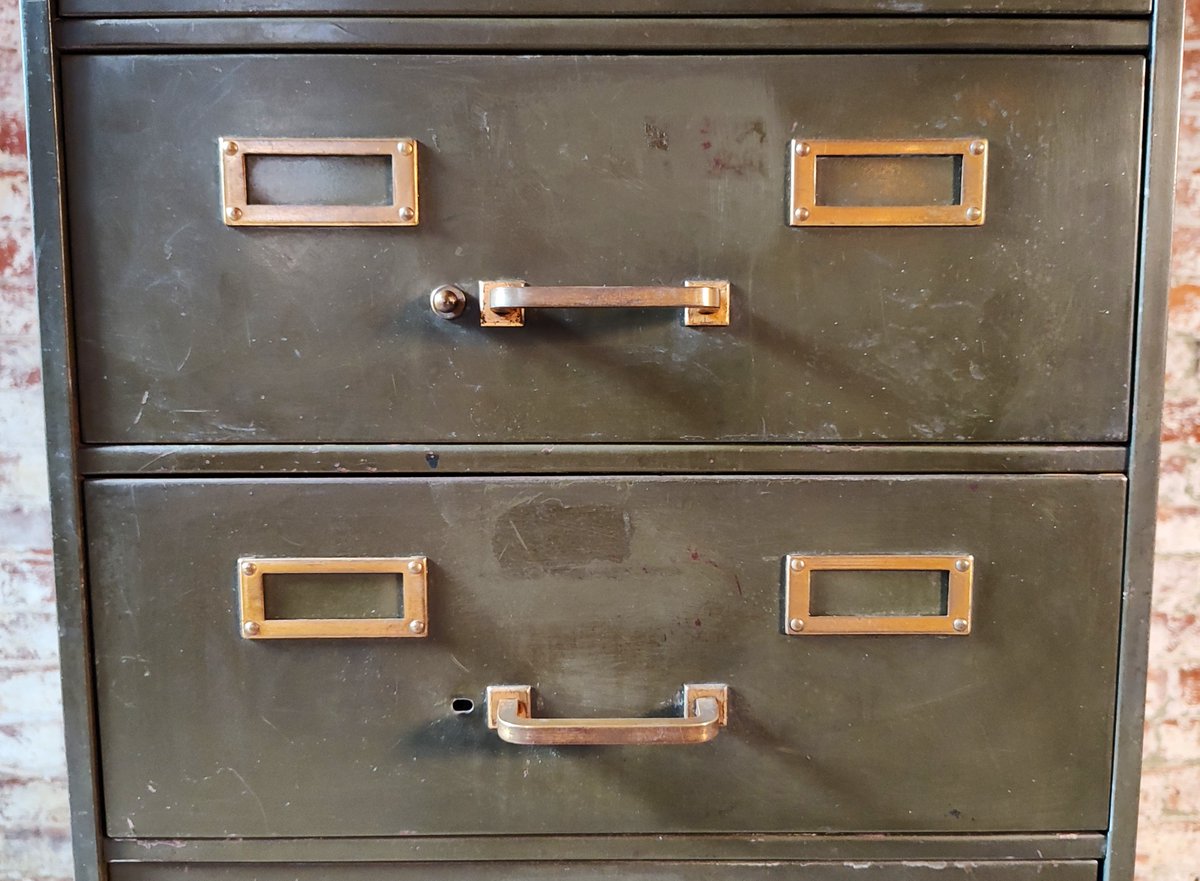 GetBackInc1's tweet photo. Vintage Industrial Metal Cabinet

https://t.co/mmai8AH1J1

#filecabinet #filingcabinet #metalcabinet #brasshandles #olivegreen #vintageindustrial #generalfireproofingcompany #generalfireproofingco #ohio https://t.co/xaLOcP3J53