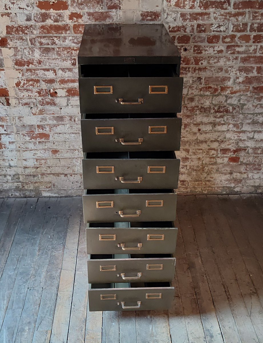 GetBackInc1's tweet photo. Vintage Industrial Metal Cabinet

https://t.co/mmai8AH1J1

#filecabinet #filingcabinet #metalcabinet #brasshandles #olivegreen #vintageindustrial #generalfireproofingcompany #generalfireproofingco #ohio https://t.co/xaLOcP3J53