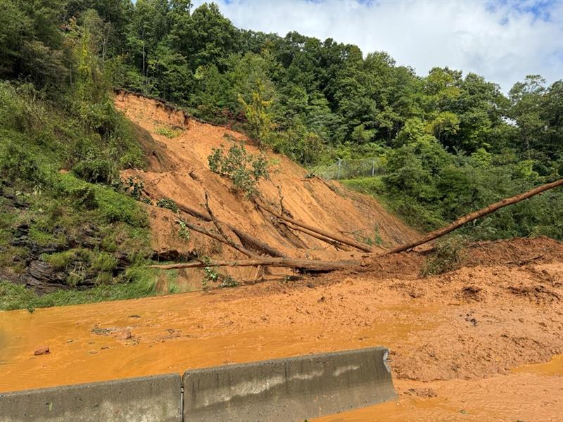 ⛑️  Emergency Traffic allowed up I-40 Old Fort Mountain 
👷 NCDOT crews cleared a massive slide
↘️ I-40 East down the mountain is open to all traffic