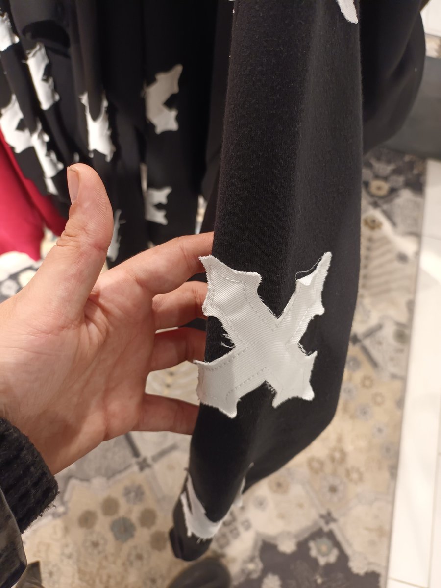 cringeautism's tweet photo. like 30 bucks for sweaters with shitty patches pre-sewn on that are already breaking down. fuckers r trying to make money off the people who are anti consumerism.
tl:dr; capitalism is trying to make money off punks! yayyy! https://t.co/xY2jlA56Sw