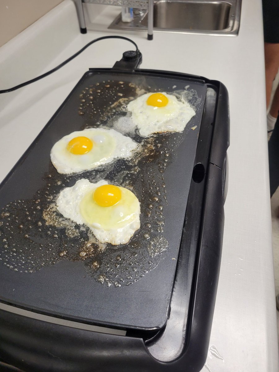Anderson_FCS's tweet photo. Today, we started off easy with fried eggs, and the students stepped it up and made fried egg sandwiches. 
#BreakfastWeek #CookingClass #LifeSkills #AHSisFamily https://t.co/NvbBfZFyTK