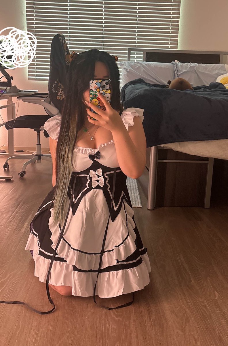 to celebrate hitting 1k on here:

maid may at your service~